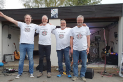 20220430_200928-Band-gruesst-Fans